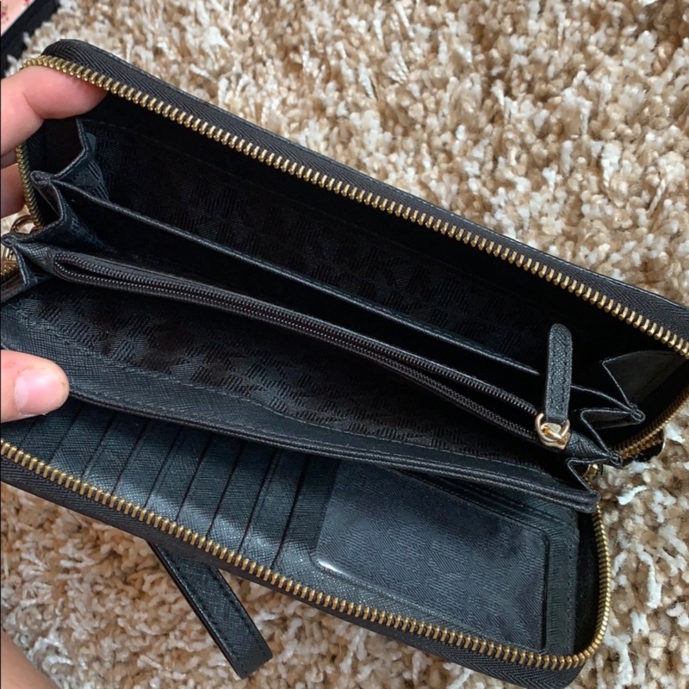 Micheal Kors jet set wallet - Picture 4 of 8